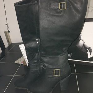 Knew high boots